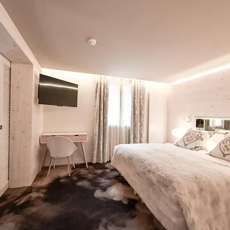 Hotell Tsanteleina 4*