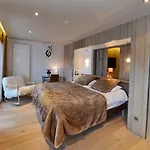 桑特蕾纳酒店 4* Val-dʼIsère